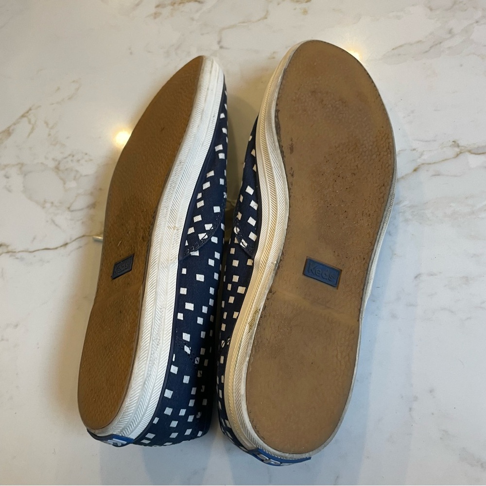Size 10 women’s KEDS. EUC. Navy and white. Cute, casual shoe! Nautical vibes - Picture 6 of 7